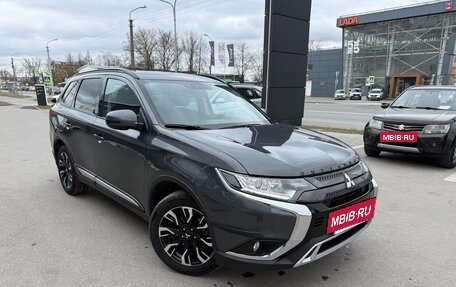 Mitsubishi Outlander III рестайлинг 3, 2021 год, 2 255 000 рублей, 3 фотография