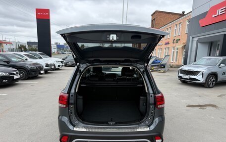 Mitsubishi Outlander III рестайлинг 3, 2021 год, 2 255 000 рублей, 8 фотография