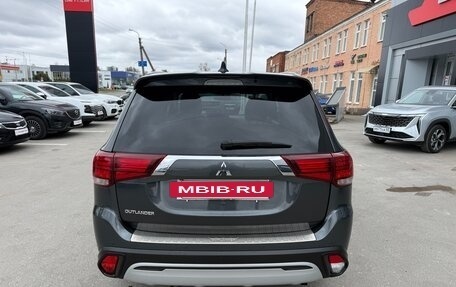 Mitsubishi Outlander III рестайлинг 3, 2021 год, 2 255 000 рублей, 7 фотография