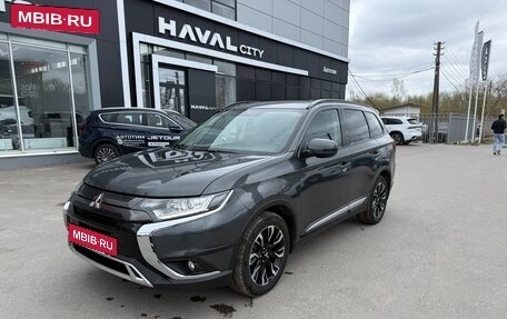 Mitsubishi Outlander III рестайлинг 3, 2021 год, 2 255 000 рублей, 11 фотография