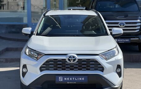 Toyota RAV4, 2019 год, 3 890 000 рублей, 4 фотография