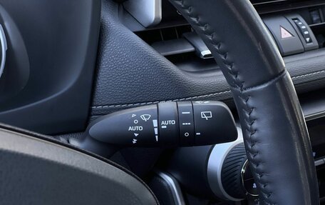 Toyota RAV4, 2019 год, 3 890 000 рублей, 13 фотография