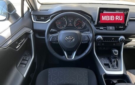 Toyota RAV4, 2019 год, 3 890 000 рублей, 10 фотография