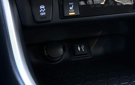 Toyota RAV4, 2019 год, 3 890 000 рублей, 24 фотография