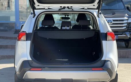 Toyota RAV4, 2019 год, 3 890 000 рублей, 29 фотография