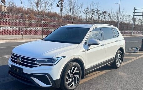 Volkswagen Tiguan II, 2022 год, 2 793 000 рублей, 1 фотография