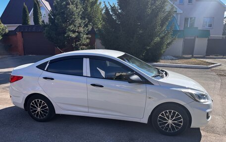 Hyundai Solaris II рестайлинг, 2013 год, 700 000 рублей, 5 фотография
