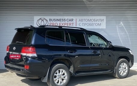 Toyota Land Cruiser 200, 2017 год, 6 245 000 рублей, 2 фотография