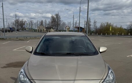 Hyundai Solaris II рестайлинг, 2013 год, 850 000 рублей, 2 фотография