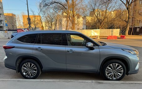 Toyota Highlander, 2021 год, 4 490 000 рублей, 2 фотография