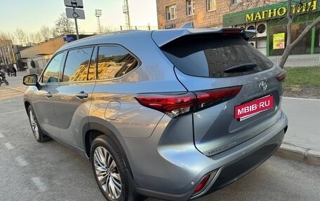 Toyota Highlander, 2021 год, 4 490 000 рублей, 5 фотография