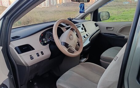 Toyota Sienna III, 2011 год, 2 300 000 рублей, 4 фотография