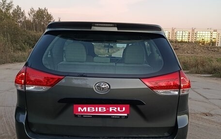 Toyota Sienna III, 2011 год, 2 300 000 рублей, 7 фотография