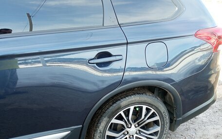 Mitsubishi Outlander III рестайлинг 3, 2018 год, 1 591 000 рублей, 6 фотография