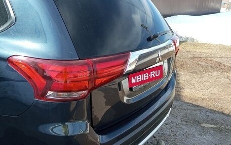 Mitsubishi Outlander III рестайлинг 3, 2018 год, 1 591 000 рублей, 7 фотография