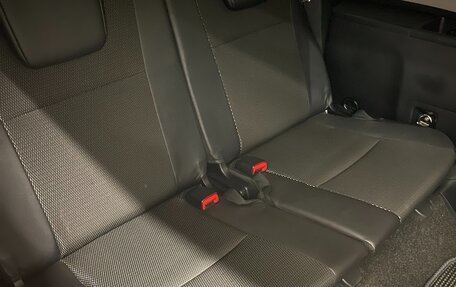 Toyota Wish II, 2017 год, 1 790 000 рублей, 22 фотография