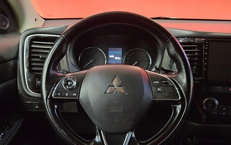 Mitsubishi Outlander III рестайлинг 3, 2016 год, 1 945 000 рублей, 12 фотография