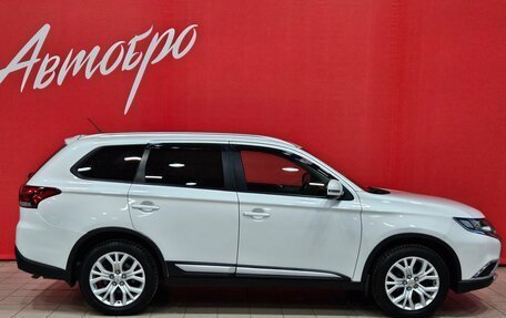 Mitsubishi Outlander III рестайлинг 3, 2016 год, 1 945 000 рублей, 6 фотография