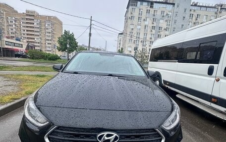 Hyundai Solaris II рестайлинг, 2018 год, 1 390 000 рублей, 1 фотография