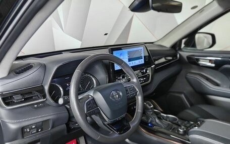 Toyota Highlander, 2024 год, 5 390 000 рублей, 19 фотография