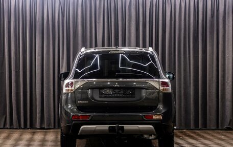 Mitsubishi Outlander III рестайлинг 3, 2015 год, 1 295 000 рублей, 5 фотография