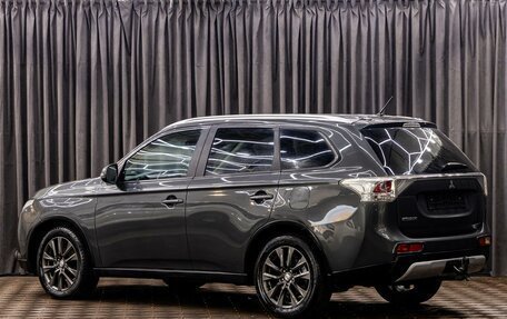 Mitsubishi Outlander III рестайлинг 3, 2015 год, 1 295 000 рублей, 4 фотография