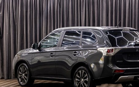 Mitsubishi Outlander III рестайлинг 3, 2015 год, 1 295 000 рублей, 8 фотография