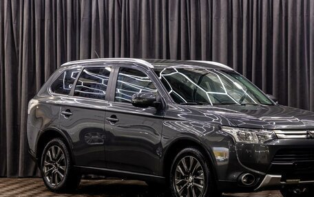 Mitsubishi Outlander III рестайлинг 3, 2015 год, 1 295 000 рублей, 7 фотография