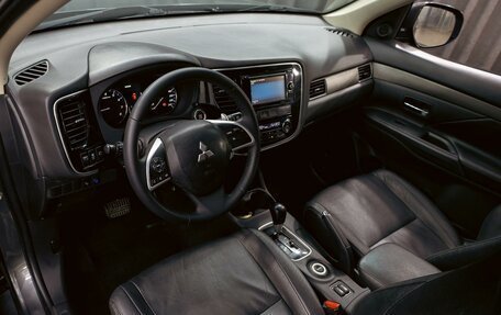 Mitsubishi Outlander III рестайлинг 3, 2015 год, 1 295 000 рублей, 13 фотография