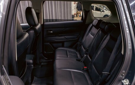 Mitsubishi Outlander III рестайлинг 3, 2015 год, 1 295 000 рублей, 17 фотография