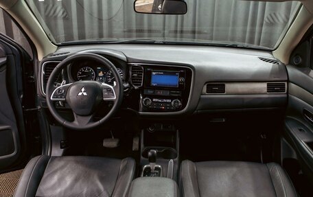 Mitsubishi Outlander III рестайлинг 3, 2015 год, 1 295 000 рублей, 16 фотография