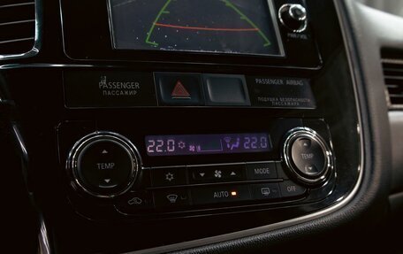 Mitsubishi Outlander III рестайлинг 3, 2015 год, 1 295 000 рублей, 15 фотография