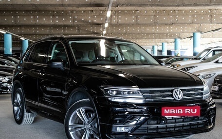 Volkswagen Tiguan II, 2018 год, 2 499 000 рублей, 2 фотография