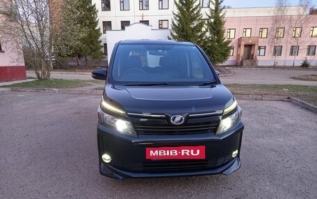 Toyota Voxy III, 2014 год, 2 180 000 рублей, 2 фотография
