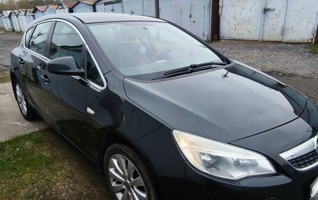 Opel Astra J, 2011 год, 550 000 рублей, 1 фотография