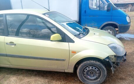 Ford Fiesta, 2006 год, 250 000 рублей, 2 фотография