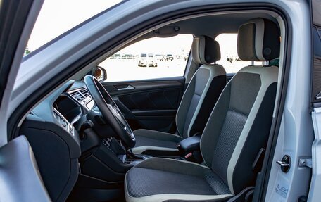 Volkswagen Tiguan II, 2019 год, 2 395 000 рублей, 11 фотография