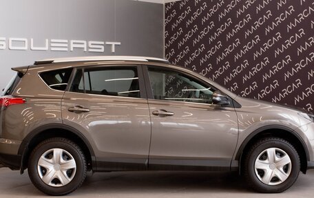 Toyota RAV4, 2017 год, 1 950 000 рублей, 6 фотография
