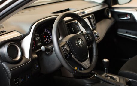 Toyota RAV4, 2017 год, 1 950 000 рублей, 10 фотография