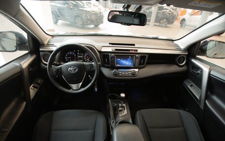 Toyota RAV4, 2017 год, 1 950 000 рублей, 12 фотография