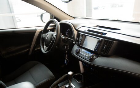 Toyota RAV4, 2017 год, 1 950 000 рублей, 19 фотография
