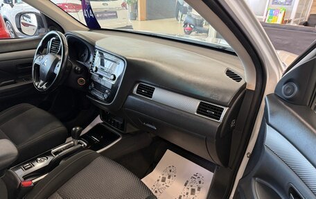 Mitsubishi Outlander III рестайлинг 3, 2017 год, 1 849 000 рублей, 12 фотография