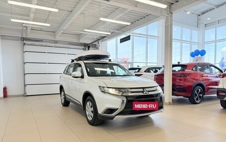 Mitsubishi Outlander III рестайлинг 3, 2017 год, 1 849 000 рублей, 8 фотография