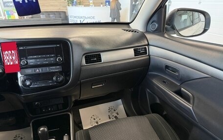 Mitsubishi Outlander III рестайлинг 3, 2017 год, 1 849 000 рублей, 15 фотография