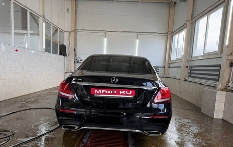 Mercedes-Benz E-Класс, 2019 год, 3 000 000 рублей, 3 фотография