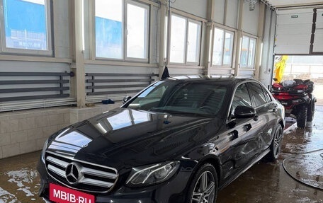 Mercedes-Benz E-Класс, 2019 год, 3 000 000 рублей, 2 фотография