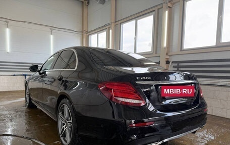 Mercedes-Benz E-Класс, 2019 год, 3 000 000 рублей, 6 фотография