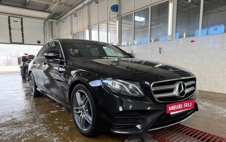 Mercedes-Benz E-Класс, 2019 год, 3 000 000 рублей, 4 фотография