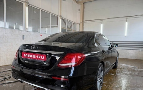 Mercedes-Benz E-Класс, 2019 год, 3 000 000 рублей, 7 фотография