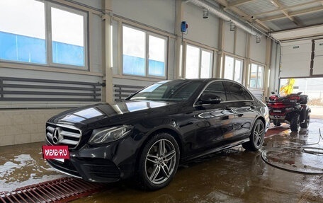 Mercedes-Benz E-Класс, 2019 год, 3 000 000 рублей, 5 фотография